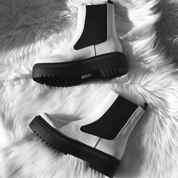 Soda Reeve White Platform Chelsea Lug Flat Boot - Picture 4 of 6